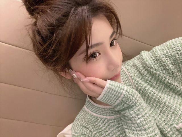 年轻漂亮可以抱起来输入